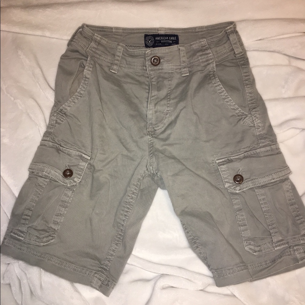 Men’s khaki shorts. American Eagle, active flex